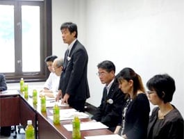 群馬県から小山孝食品安全局長（挨拶）、町田勝俊食品安全課長（その手前）ほか6名が来賓として出席されました